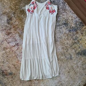 🫶🏽Floral Embroidered White Maxi Dress